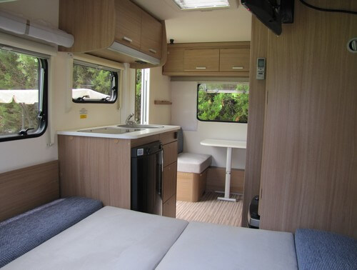 קרוואן על הנחל